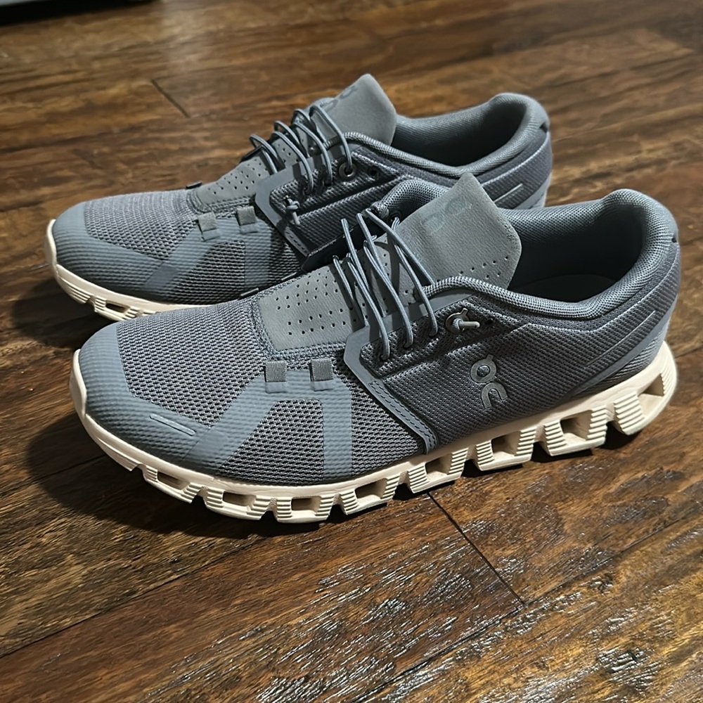 ON Cloud sneakers